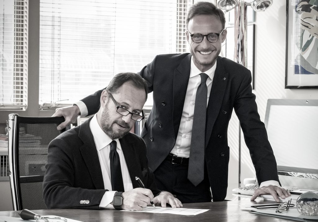 leo e giacomo scrivania bn